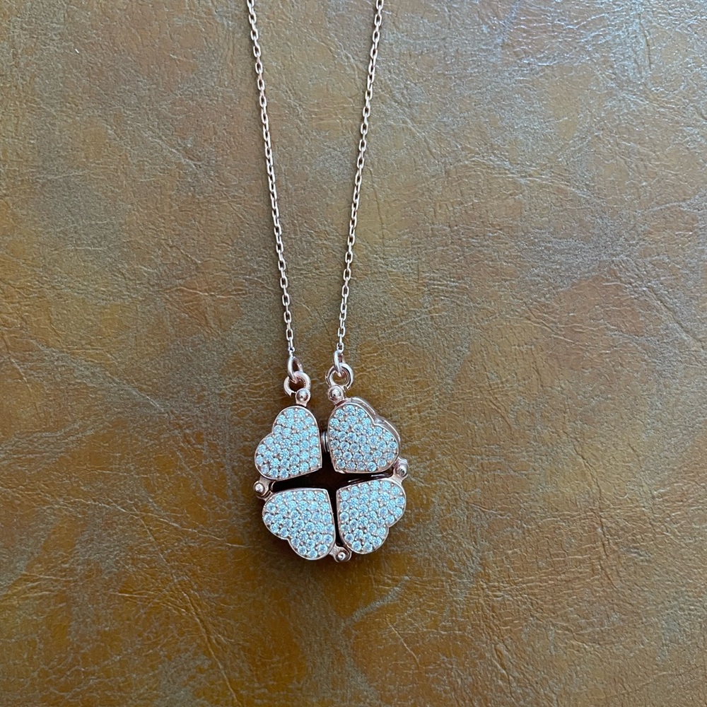 Elegant Rose Gold Clover Pendant Necklace